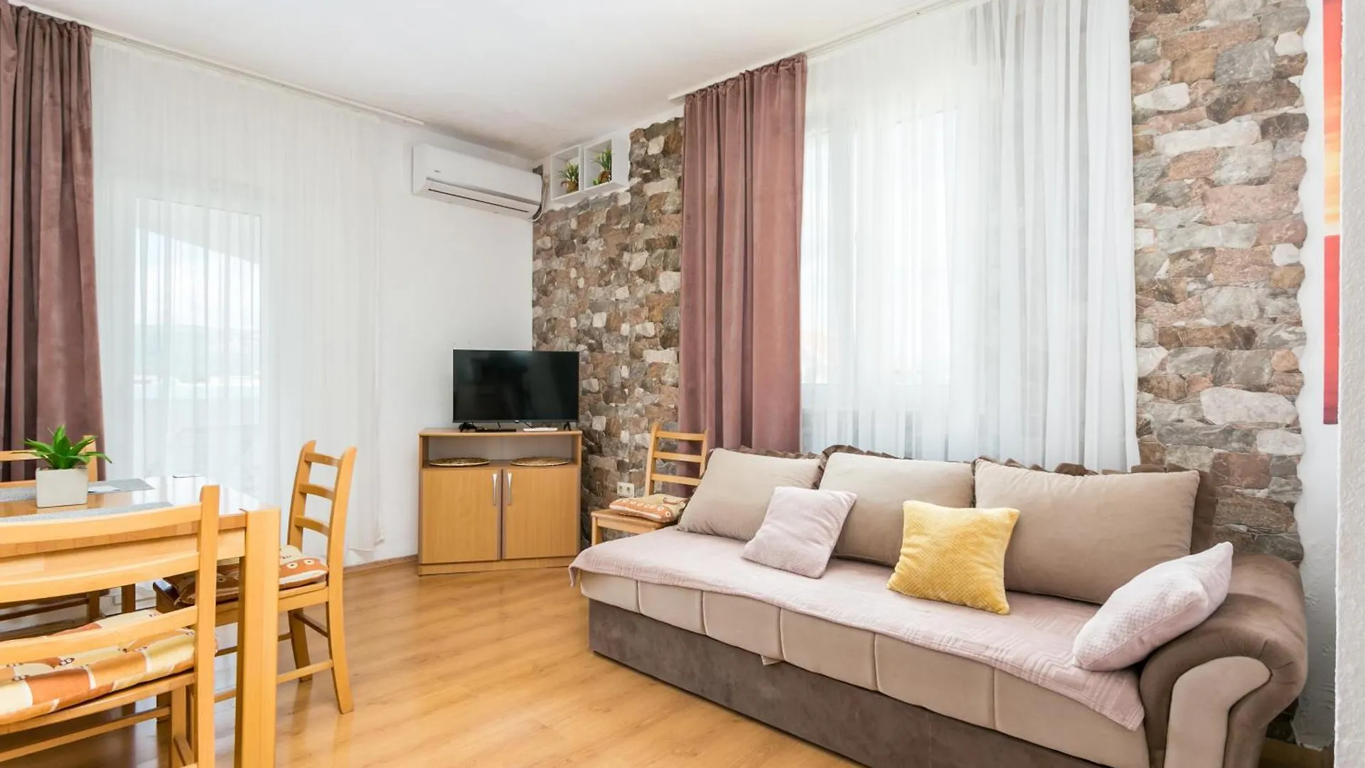 Apartments By The Sea Mastrinka, Ciovo - 23399 Τρογκίρ
